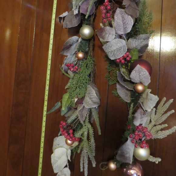 Holiday garland